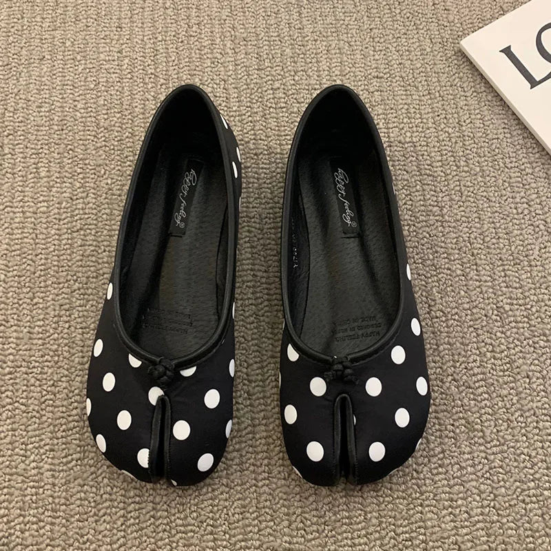 Women Flats Tabi Ninja Shoes Woman Ladies Microfiber Leather Comfy Flats Split Toe Slippers Soft Bottom Loafers Solid Brief La