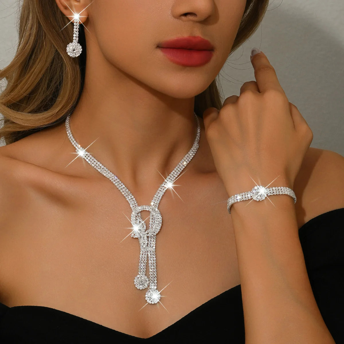 New jewelry set - fashionable, luxurious, heavy-duty, full of diamonds, necklace, earrings, bracelet - for brides and weddings.