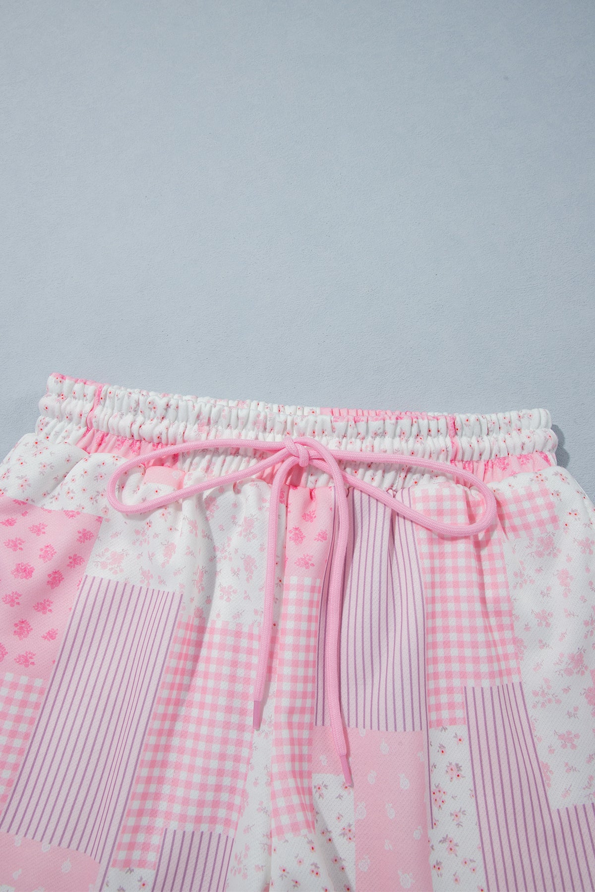 Light Pink Patchwork Floral Print Drop Shoulder Baggy Pullover Drawstring Shorts Set