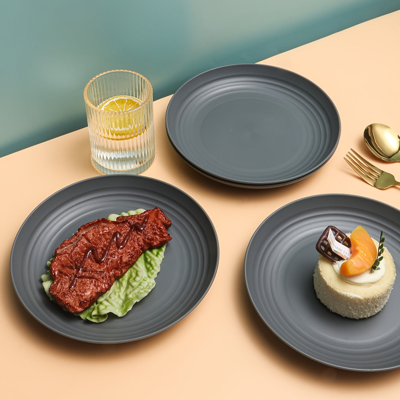 A 32pcs Gray Wheat Dinnerware Set, Durable Black Design, Safe for Microwave And Dishwasher. Includes 16 Plates, 8 Bowls, And 8 Cups, Suitable for Indoor And Outdoor Camping And Picnics.