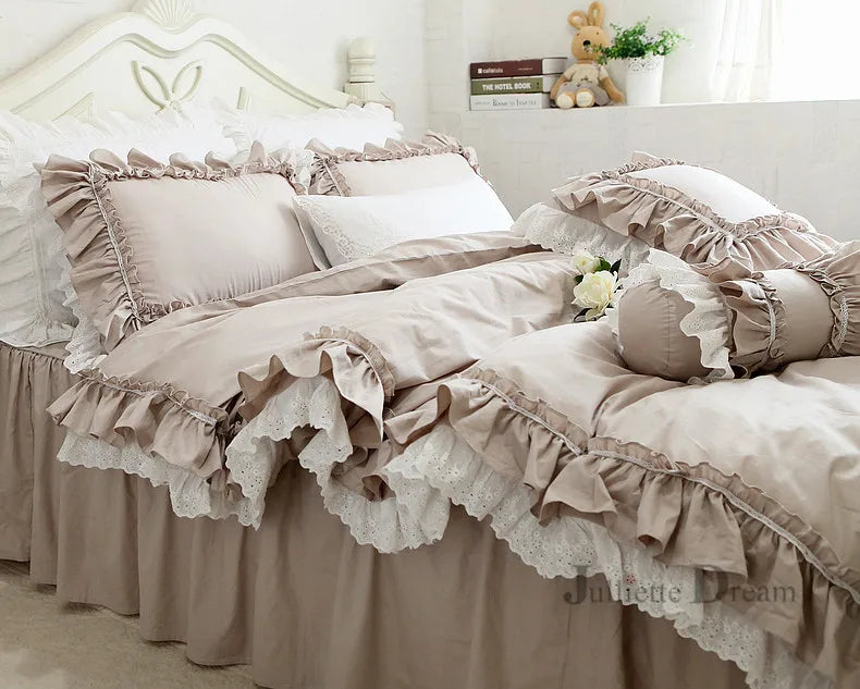 Luxury King Size Bedding Set Romantic Lace Ruffle Duvet Cover Wedding Bed Cover Set Bedroom Set Queen Comforter Bedding Sets