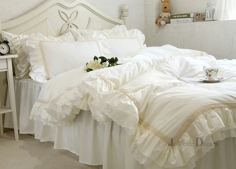 Luxury King Size Bedding Set Romantic Lace Ruffle Duvet Cover Wedding Bed Cover Set Bedroom Set Queen Comforter Bedding Sets