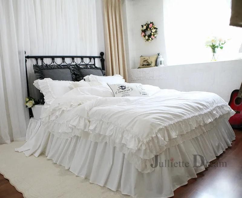 Luxury King Size Bedding Set Romantic Lace Ruffle Duvet Cover Wedding Bed Cover Set Bedroom Set Queen Comforter Bedding Sets