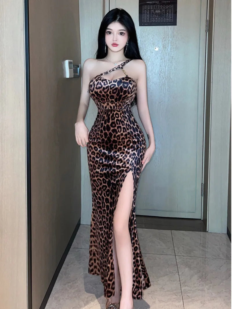 2023 Summer New Women's Sexy Spicy Girl Style Oblique Shoulder Leopard Pattern Side Split Slim Wrap buttocks Long Dress YNJY