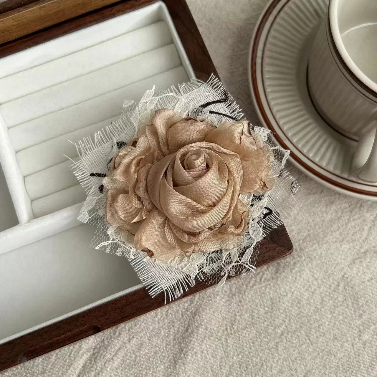 Newly upgraded rose fabric handmade original brooch, Korean style flower niche dress accessory