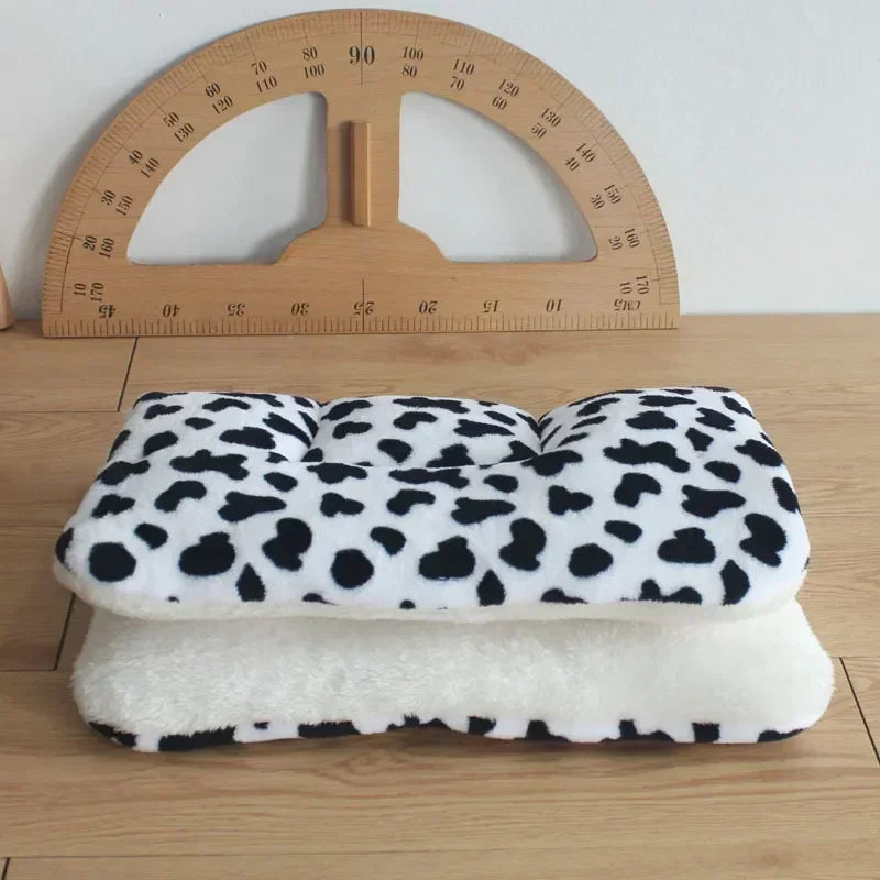 57x38cm Comfortable Flannel Pet Mat Dog Bed Cat Bed Thickened Sleeping Mat Dog Blanket Mat Suitable for Puppies Kittens Pet Rug