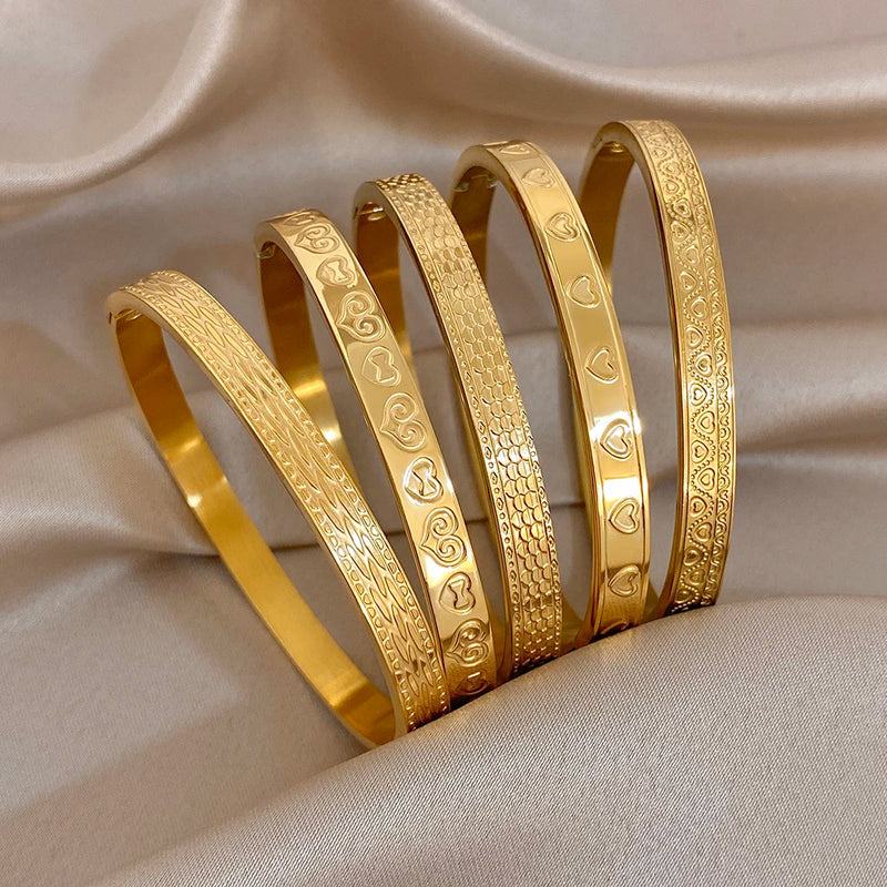Greatera Retro Embossment Bracelet Flowing Cloud Pattern Heart Shape Simple Brushed Stainless Steel Women's Popular Cuff Bangle