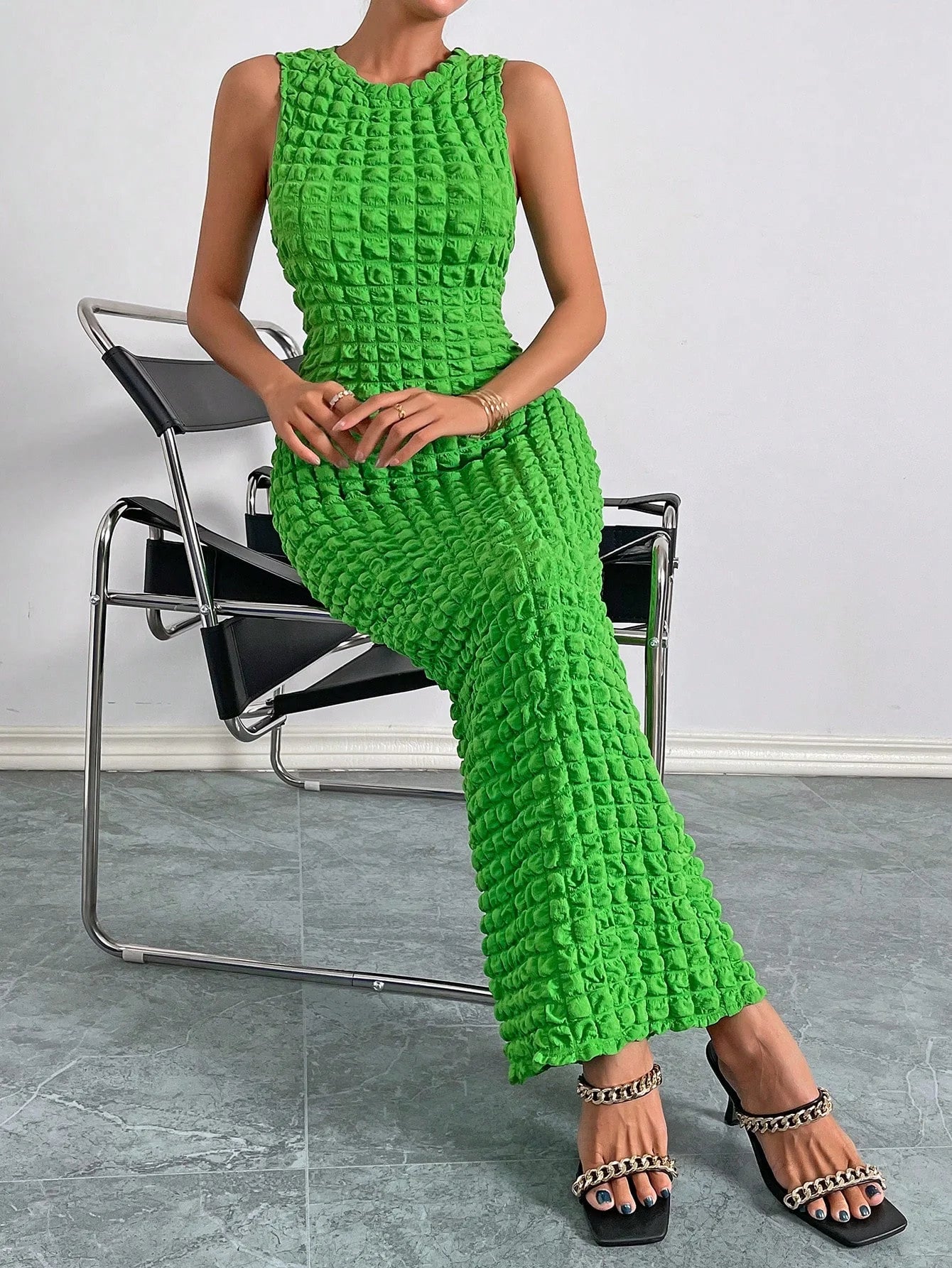 A new style of fashionable and casual knitted sleeveless round-neck dress for 2025