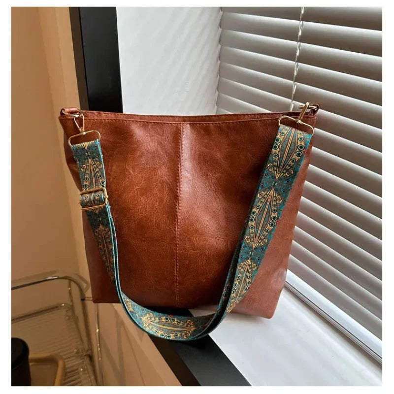 Women's retro large capacity Pu shoulder bag, fashionable crossbody bag, simple casual commuting bucket bag