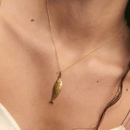 Uworld Minimalism Articulated Fish Necklace Pisces Necklace Sea Lover Necklace for Women Everyday Necklace Gift