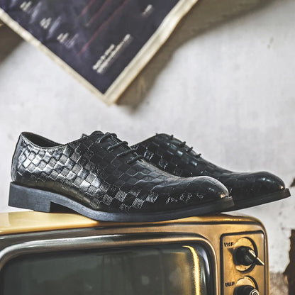 Men's Formal Shoes with Retro-style Leather Upper Soft Pointed Toe Versatile for All Occasions Suitable for Business Attire.