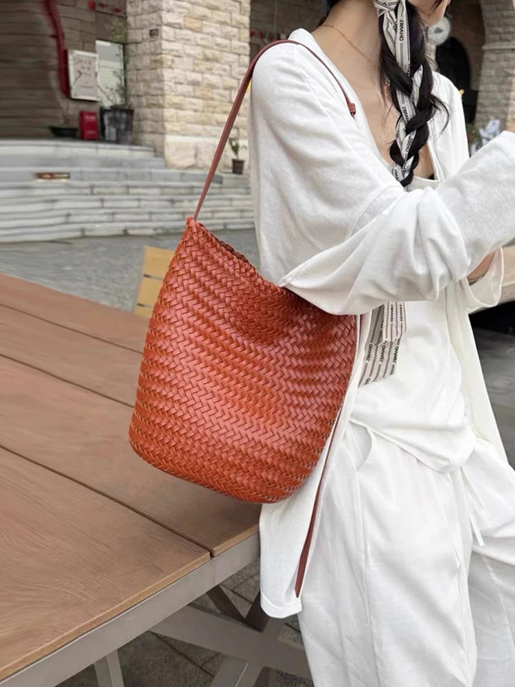 Luxury Women's Shopping Bag New High-End Hand-Woven Leather Bucket Bag Large-Capacity Shoulder Messenger Bag Commuter Tote Bag