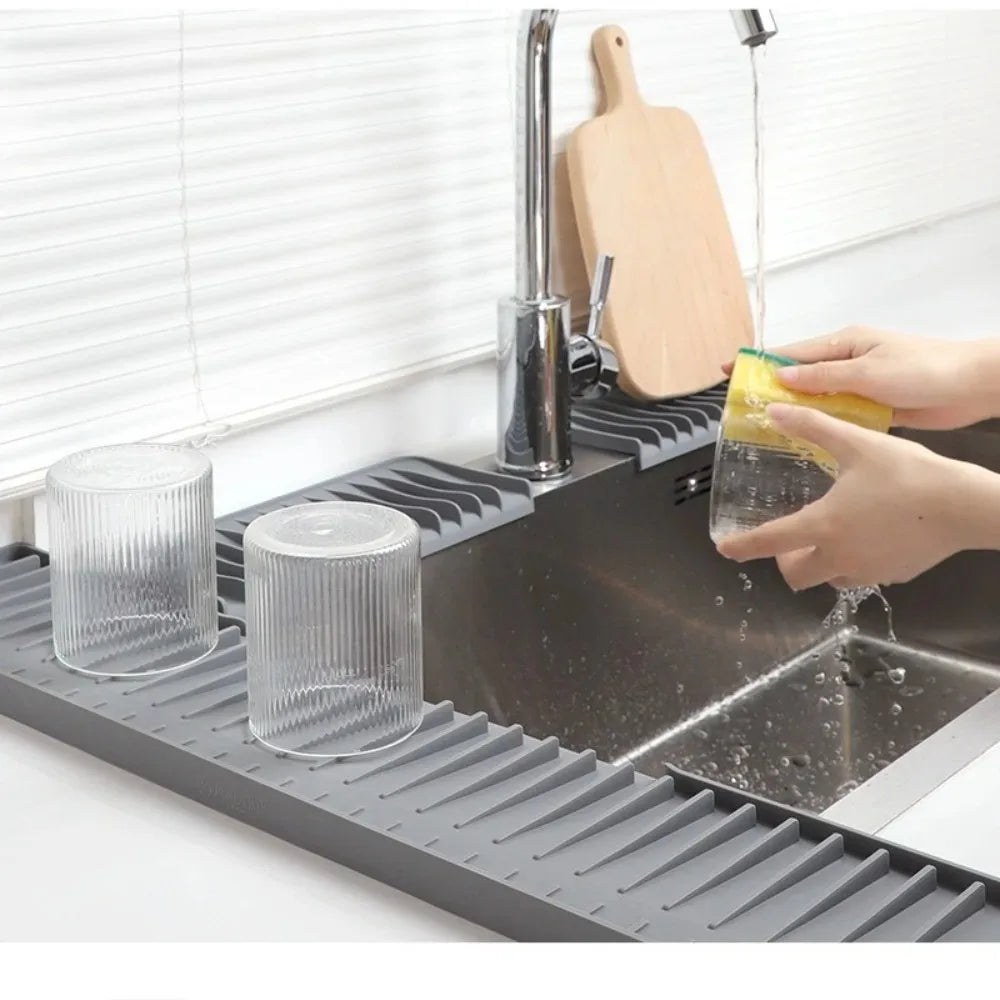 Silicone Sink Water Absorbent Tray Anti-slip Splash-proof Kitchen Sink Tea Cup Holder Kitchen Slope Sink Drain Pad Narrow Edge