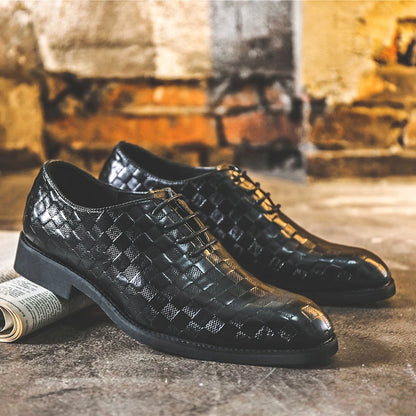 Men's Formal Shoes with Retro-style Leather Upper Soft Pointed Toe Versatile for All Occasions Suitable for Business Attire.