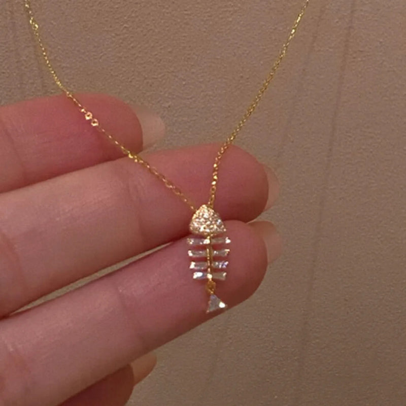 Exquisite sparkling diamonds inlay small fishbone pendant fine necklace high-end suitable for daily art choker charms jewelry