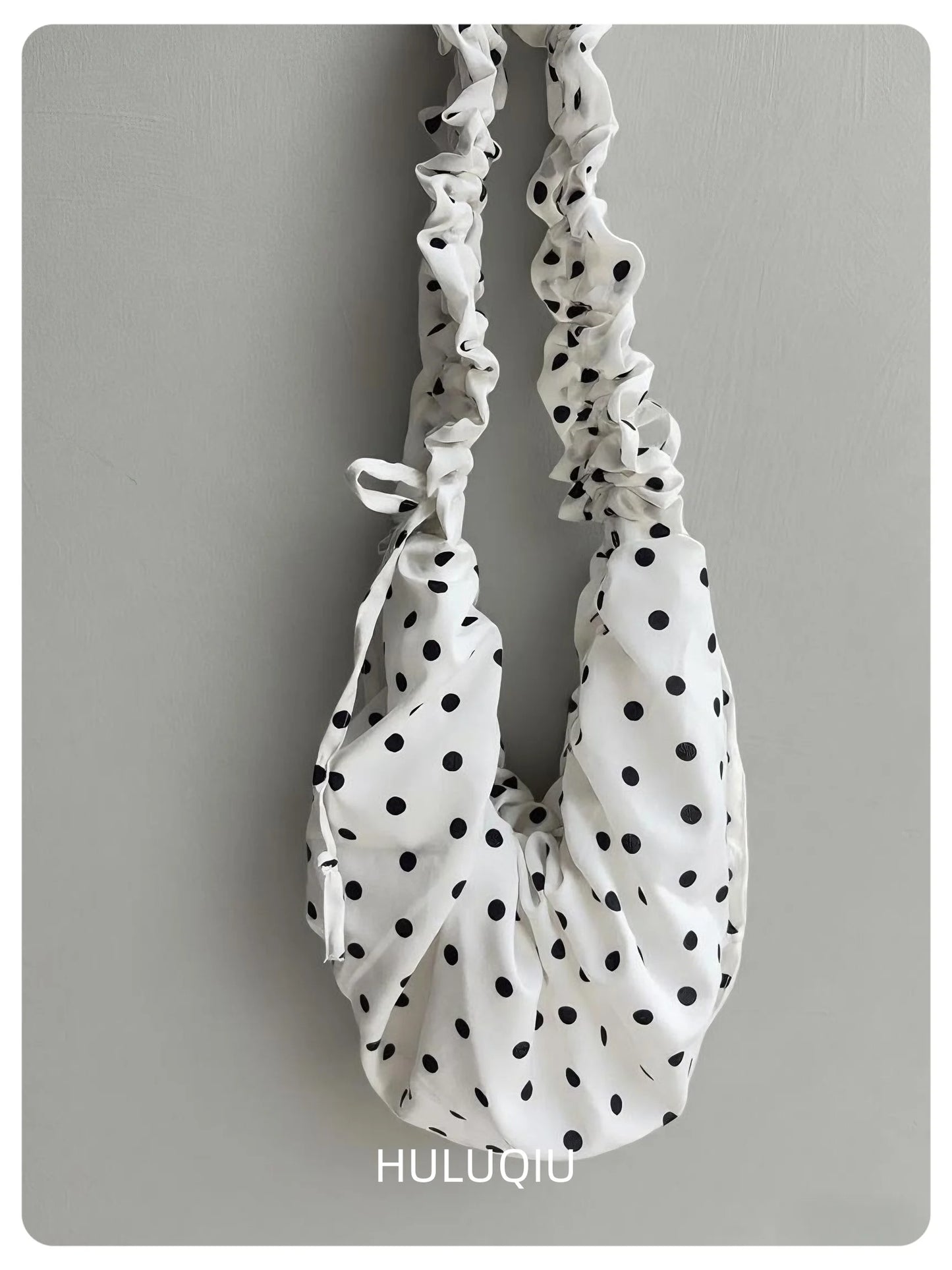 Women Chic Underarm Bag Large Capacity Polka Dot Retro Crossbody Bag All Matched Pleated Dumpling Bag for Outdoor Travel