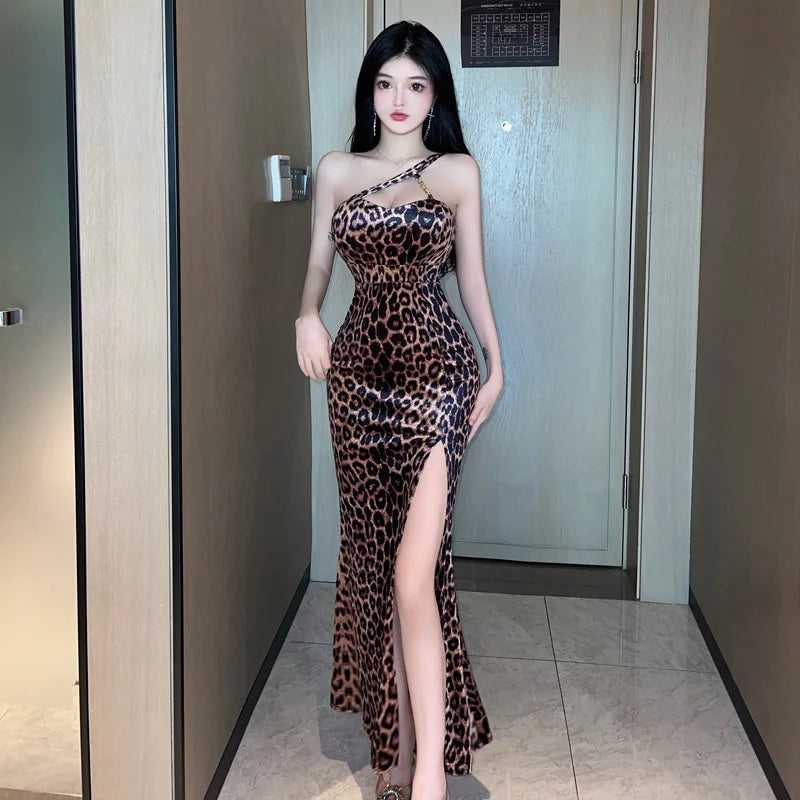 2023 Summer New Women's Sexy Spicy Girl Style Oblique Shoulder Leopard Pattern Side Split Slim Wrap buttocks Long Dress YNJY