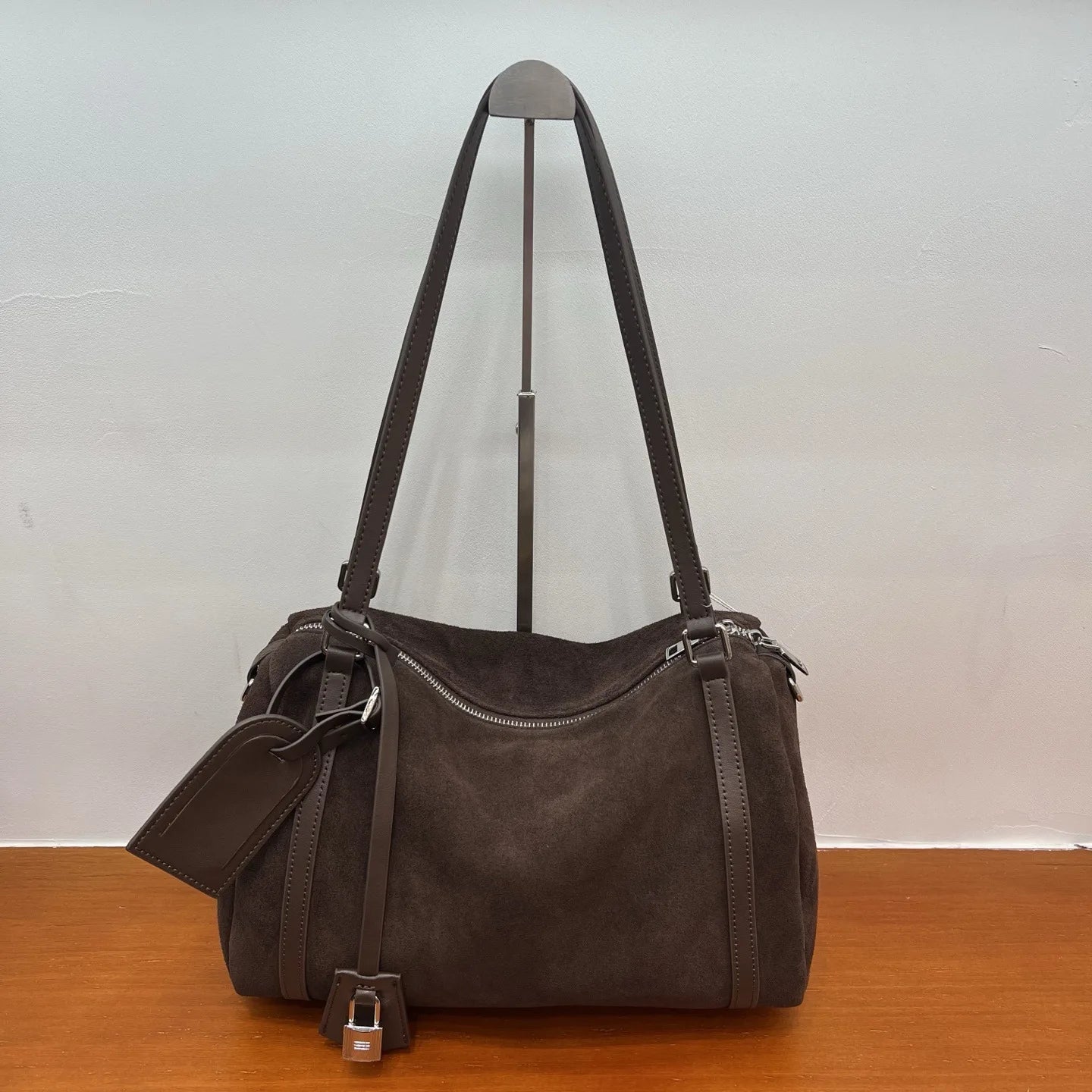 2025 Blogger Hot Boston Pillow Bags Women Genuine Leather Shoulder Tote Bag Large Capacity Soft Pillow Design Commute Daily Bags