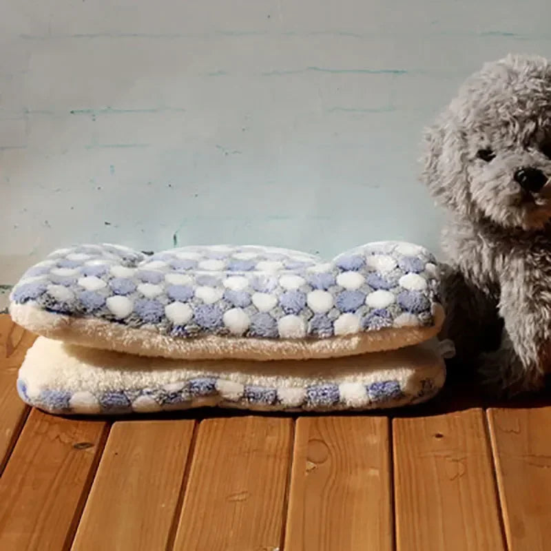57x38cm Comfortable Flannel Pet Mat Dog Bed Cat Bed Thickened Sleeping Mat Dog Blanket Mat Suitable for Puppies Kittens Pet Rug