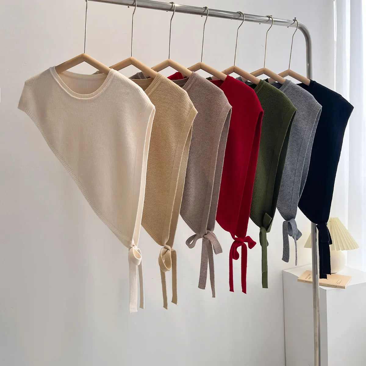 Fashion Versatile Women's Skew Triangle Shawl Autumn And Winter New Women's Shawls Senior Sense Retro Niche Design