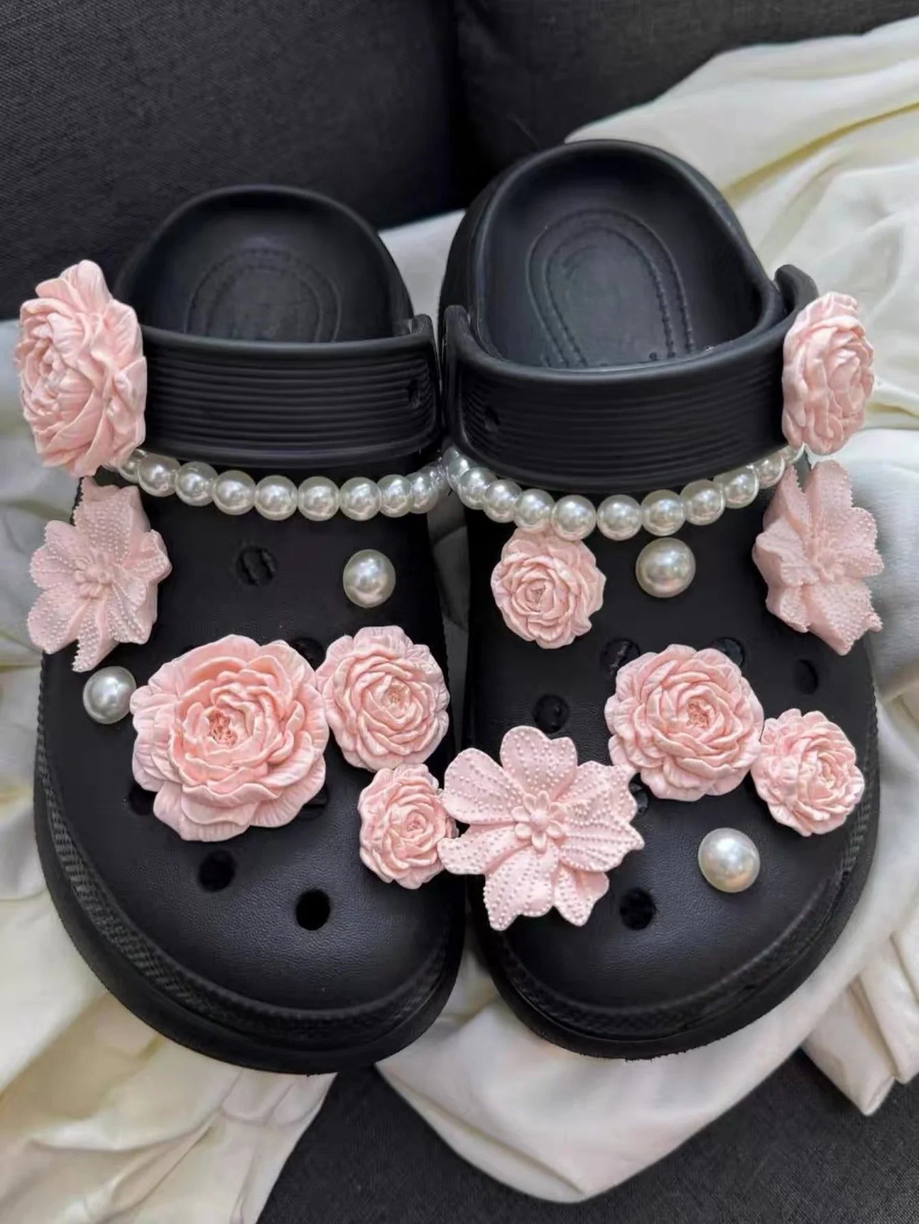 17pieces of fashionable shoe accessories: set of holes for shoe buckles, DIY new Flower Mountain Camellia 3D flower shoe adornm