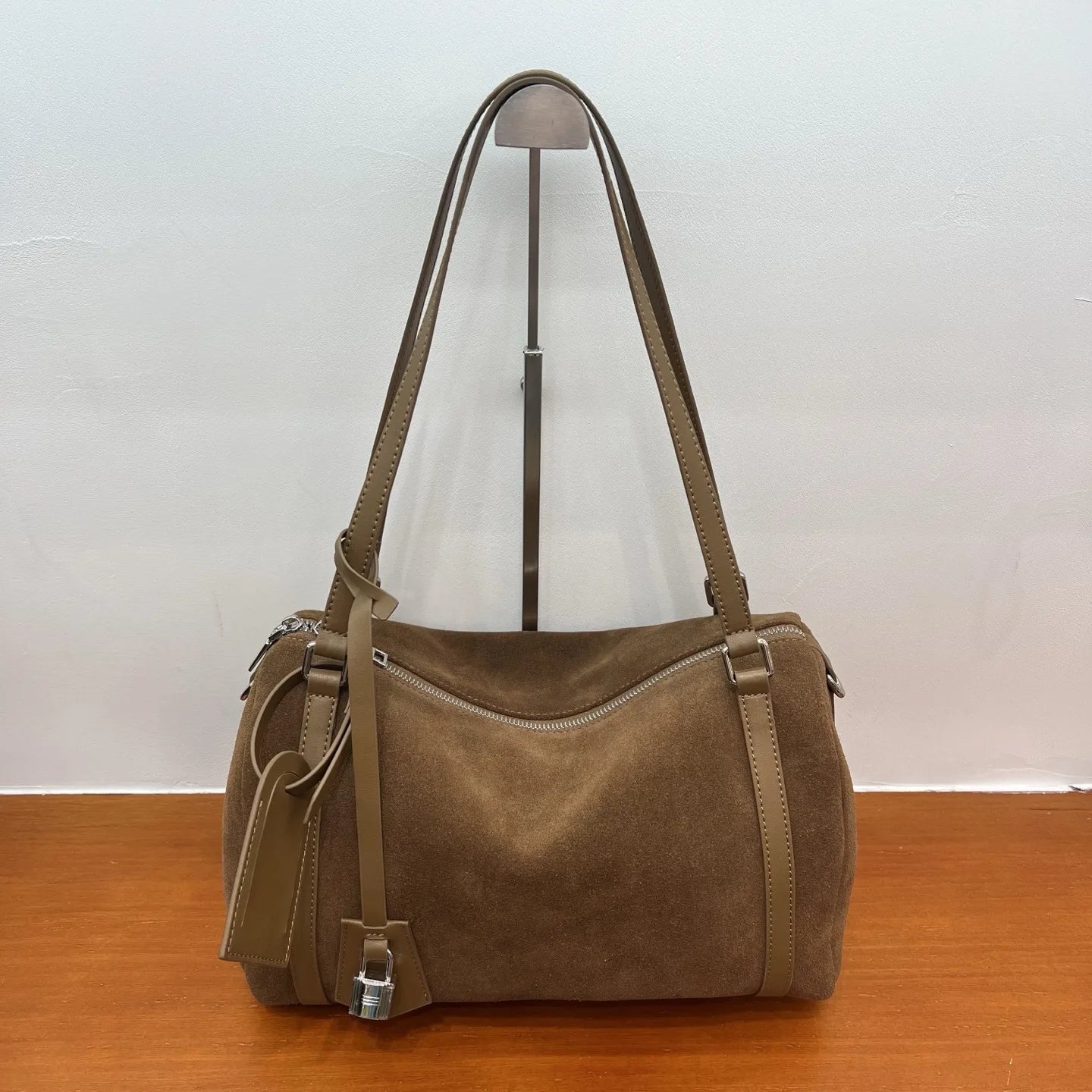 2025 Blogger Hot Boston Pillow Bags Women Genuine Leather Shoulder Tote Bag Large Capacity Soft Pillow Design Commute Daily Bags