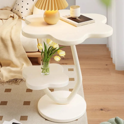 A few cream windblown hair and a few small coffee tables in the living room, a small dining table in the home, a small apartment