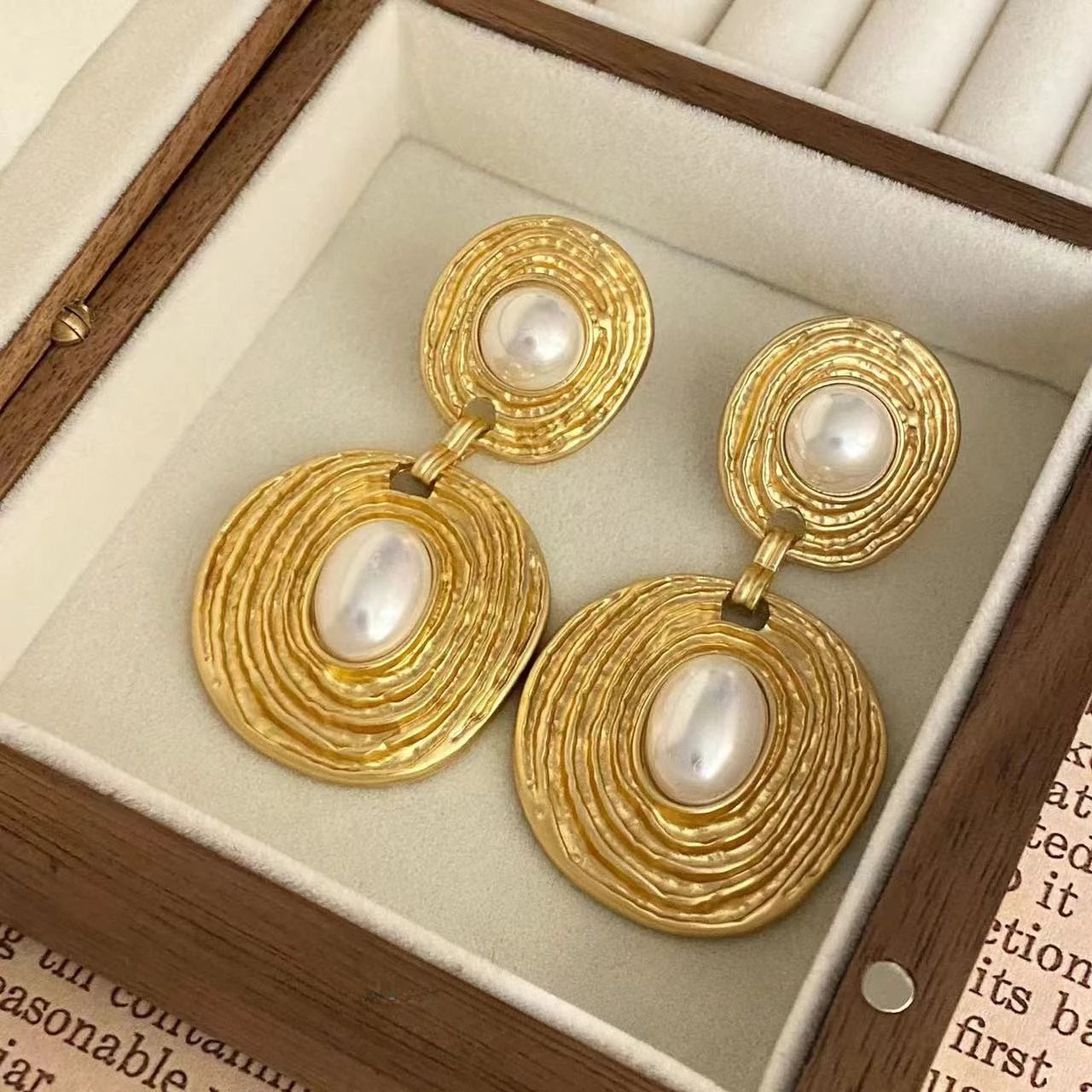 3.5 Cm Big Ball No Pierced Earclips Fashion Temperament Gold Plated Exaggerated Striped Round Clip Earrings for Women Party