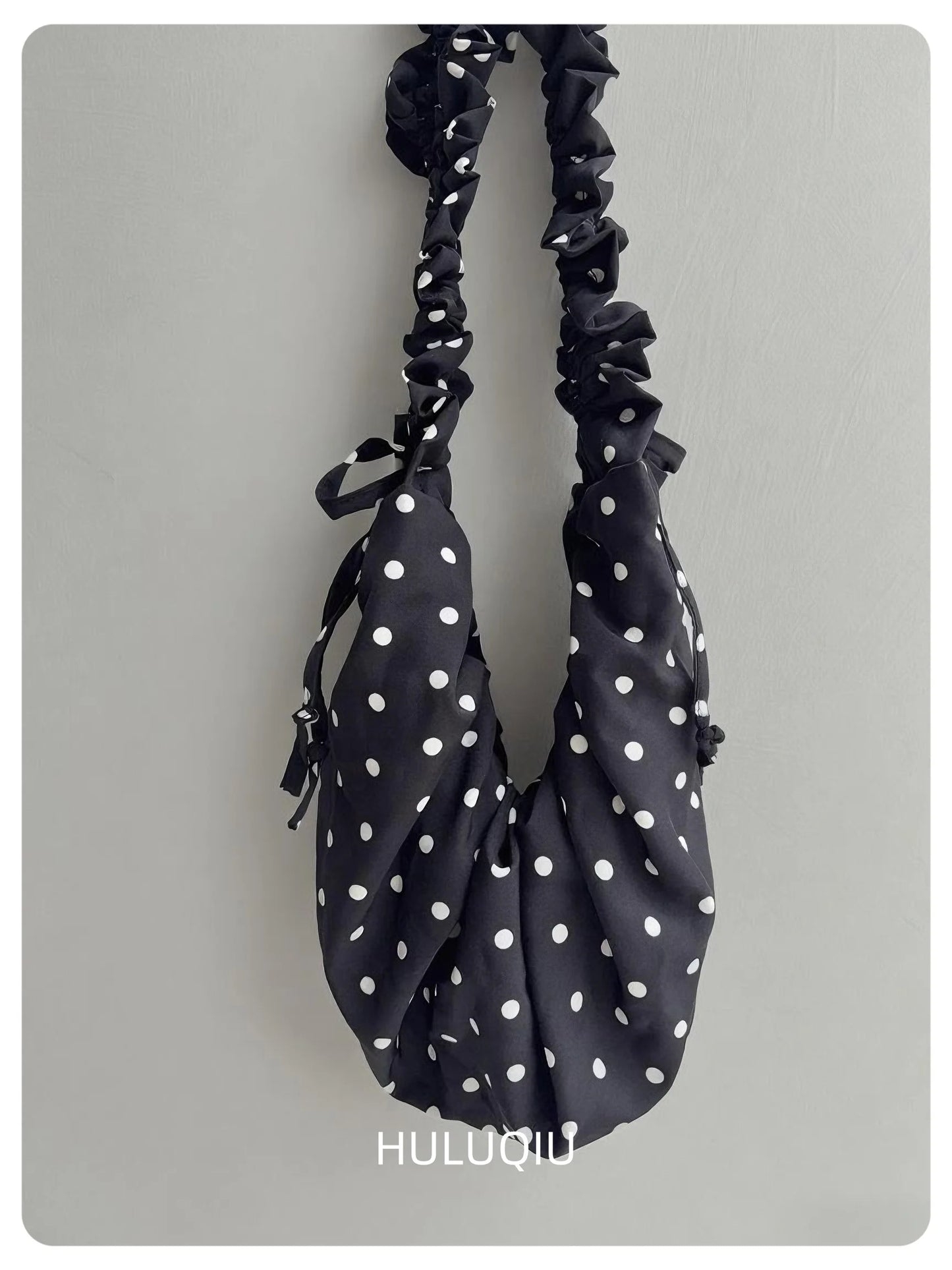 Women Chic Underarm Bag Large Capacity Polka Dot Retro Crossbody Bag All Matched Pleated Dumpling Bag for Outdoor Travel