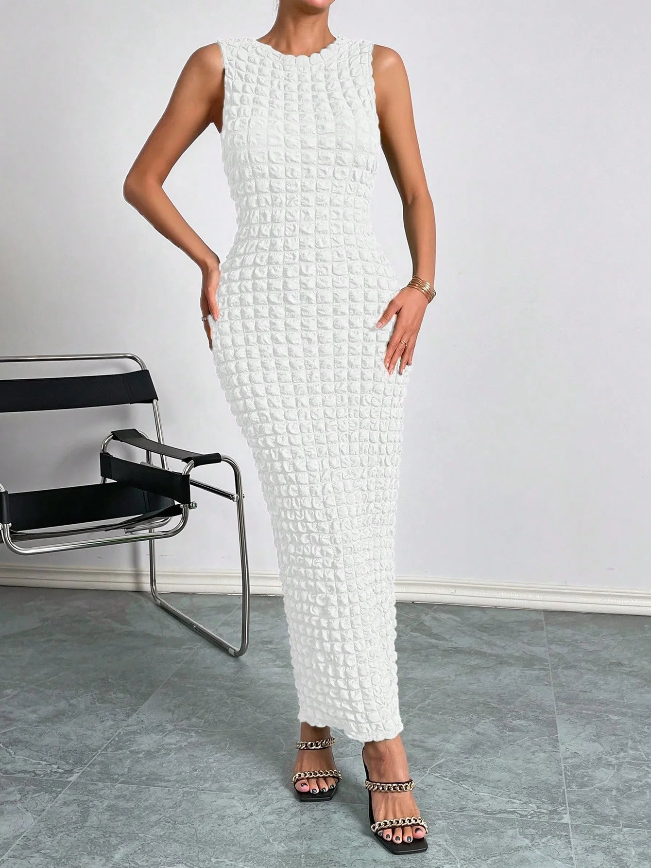 A new style of fashionable and casual knitted sleeveless round-neck dress for 2025