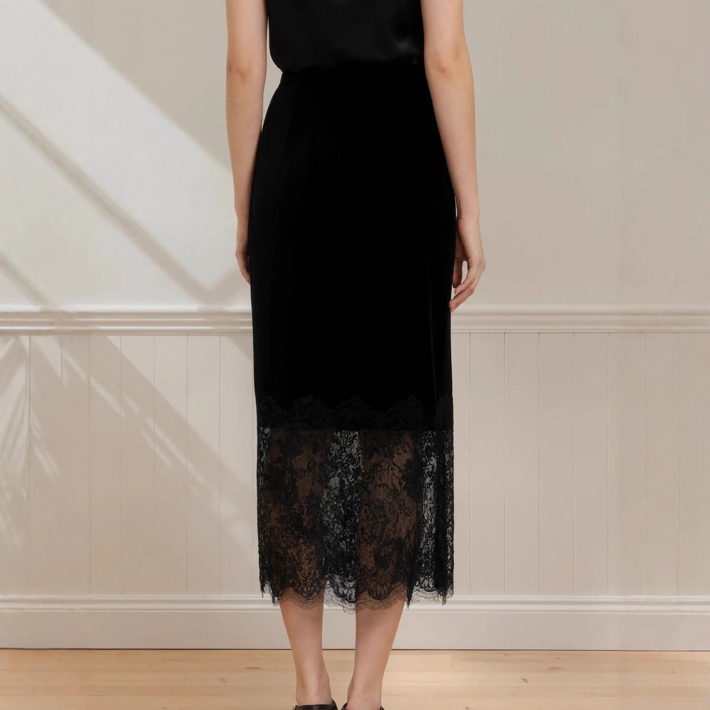 Elegant Black Velvet Midi Skirt Women Autumn Winter High Waist Lace Patchwork Sheer Hem A-Line Long Skirts Vintage Gothic Party