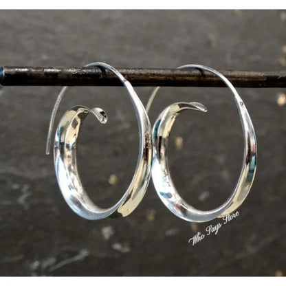 New Fashionable Exaggerated and Minimalist Big Earrings for Women Elegant Dedicated to the Workplace Essential for office lady