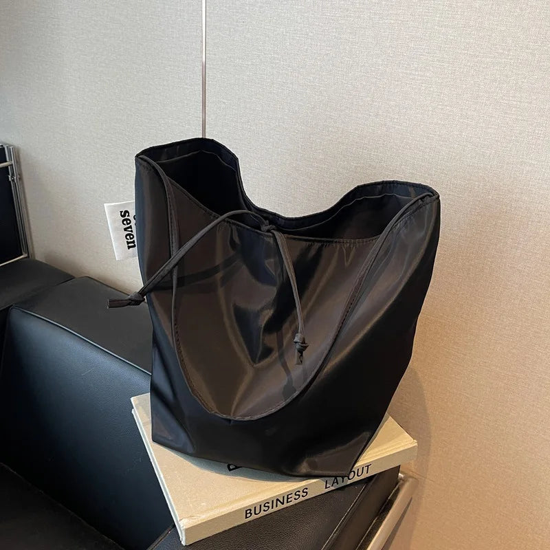 Minimalist Lazy Wind Tote Shoulder Bag Women's Large Capacity Underarm Bag Student Class Bucket Bag Retro Shopping Bags
