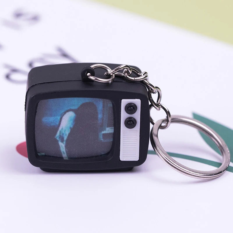 1Pcs Mini TV Keychain Horror Atmosphere Mini TV Keychain Pendant Simulation TV Pendant Bag Pendant