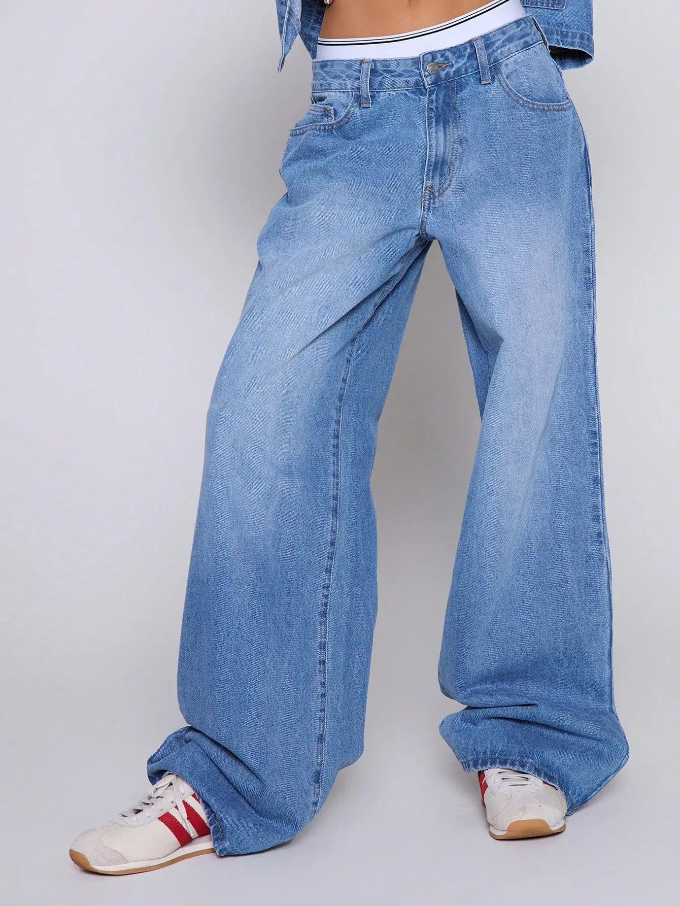 American light blue high waisted wide leg jeans for women in the spring and summer of 2025 loose and slimming  versatile washed